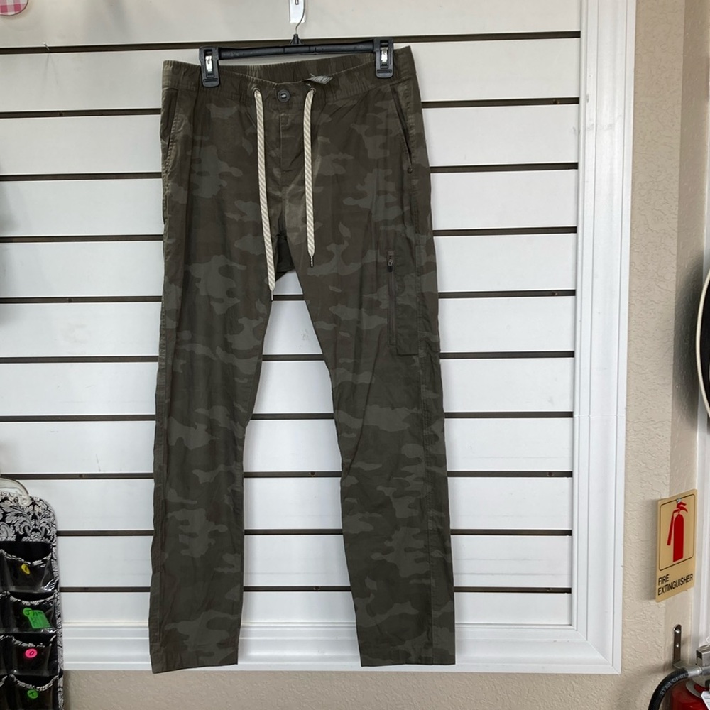 Vuori Ripstop Pant Oregano Camo size Medium.